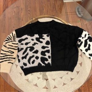 Elan fuzzy sweater size S